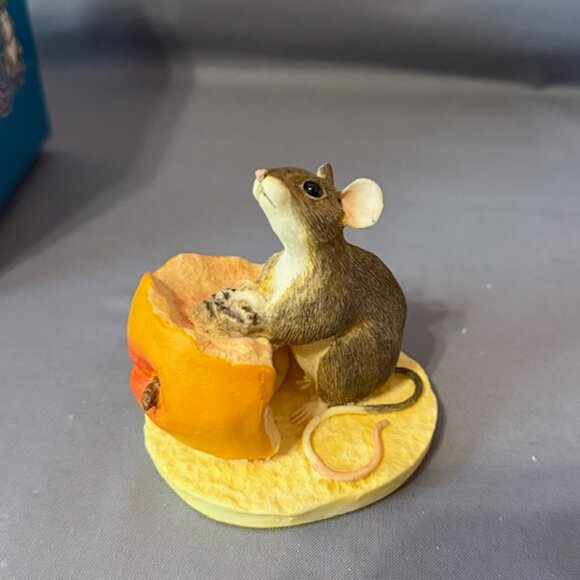 Vintage Mouse Figurine After The Party Mice Munro Anthropomorphic Peach Fruit - Picture 2 of 4